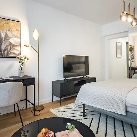 Superb - Old Town * Boekarest